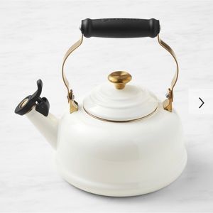 Le Creuset White & Gold Classic Whistling Kettle 1 7/10 qt.